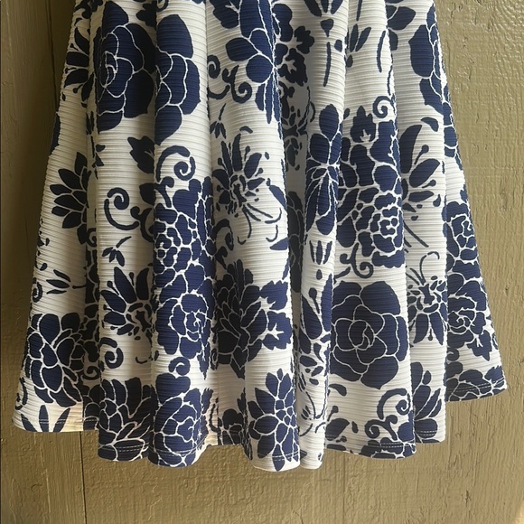 Danny & Nicole Navy and White Floral Print Dress - Picture 4 of 7
